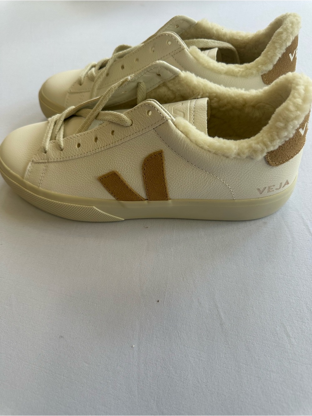 Veja Chrome Free leather Sneakers Lace up w/Tan V Logo and Faux Fur Lining 8/10 - Picture 15 of 16